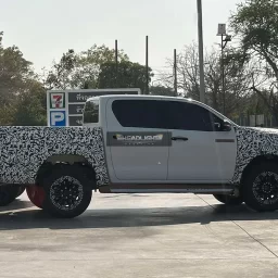 Toyota hilux 2026 spy shot without a canopy added