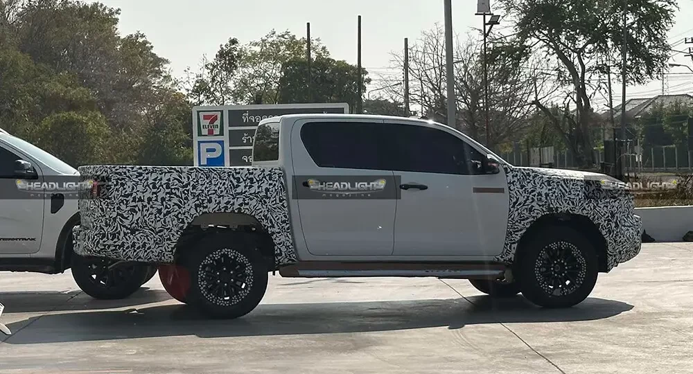 Toyota hilux 2026 spy shot without a canopy added